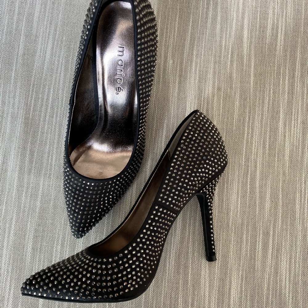 Beautiful studded pumps